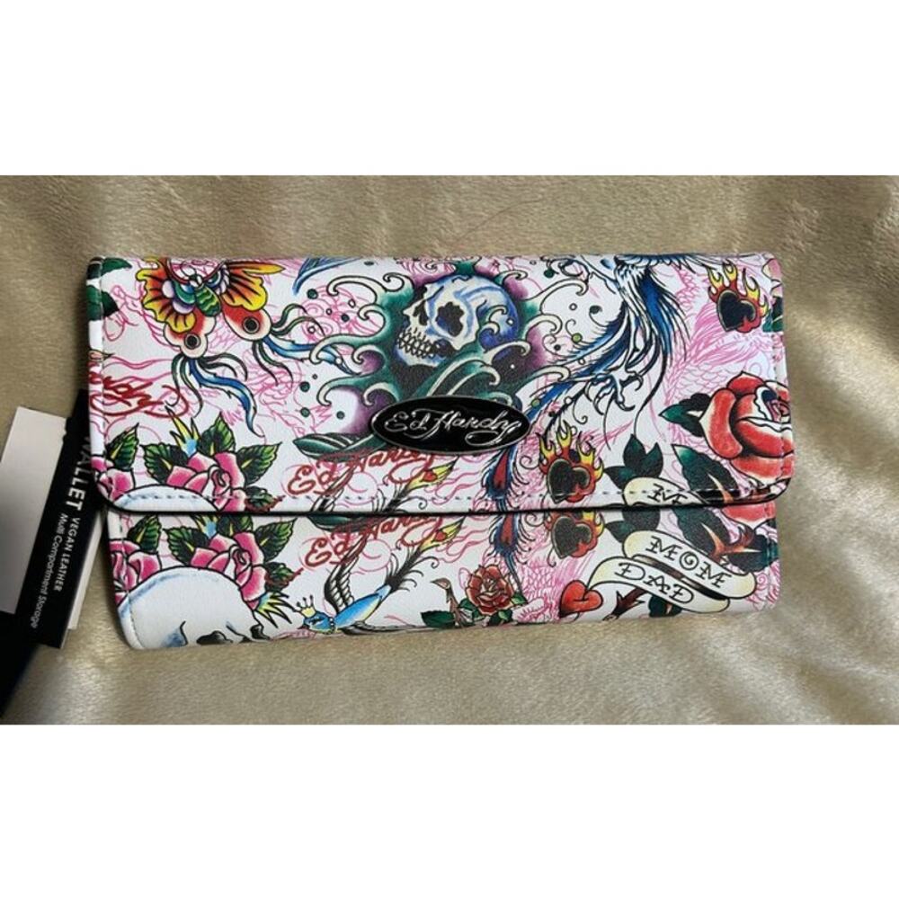 Ed Hardy NWT Pink Tattoo All over Graphic Skulls Floral Whimsigoth Vamp Wallet